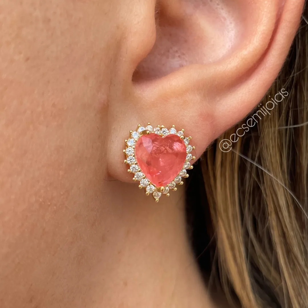 Conjunto de brinco e colar de coração de pedra fusion cravejado em volta - banhado a ouro 18k
