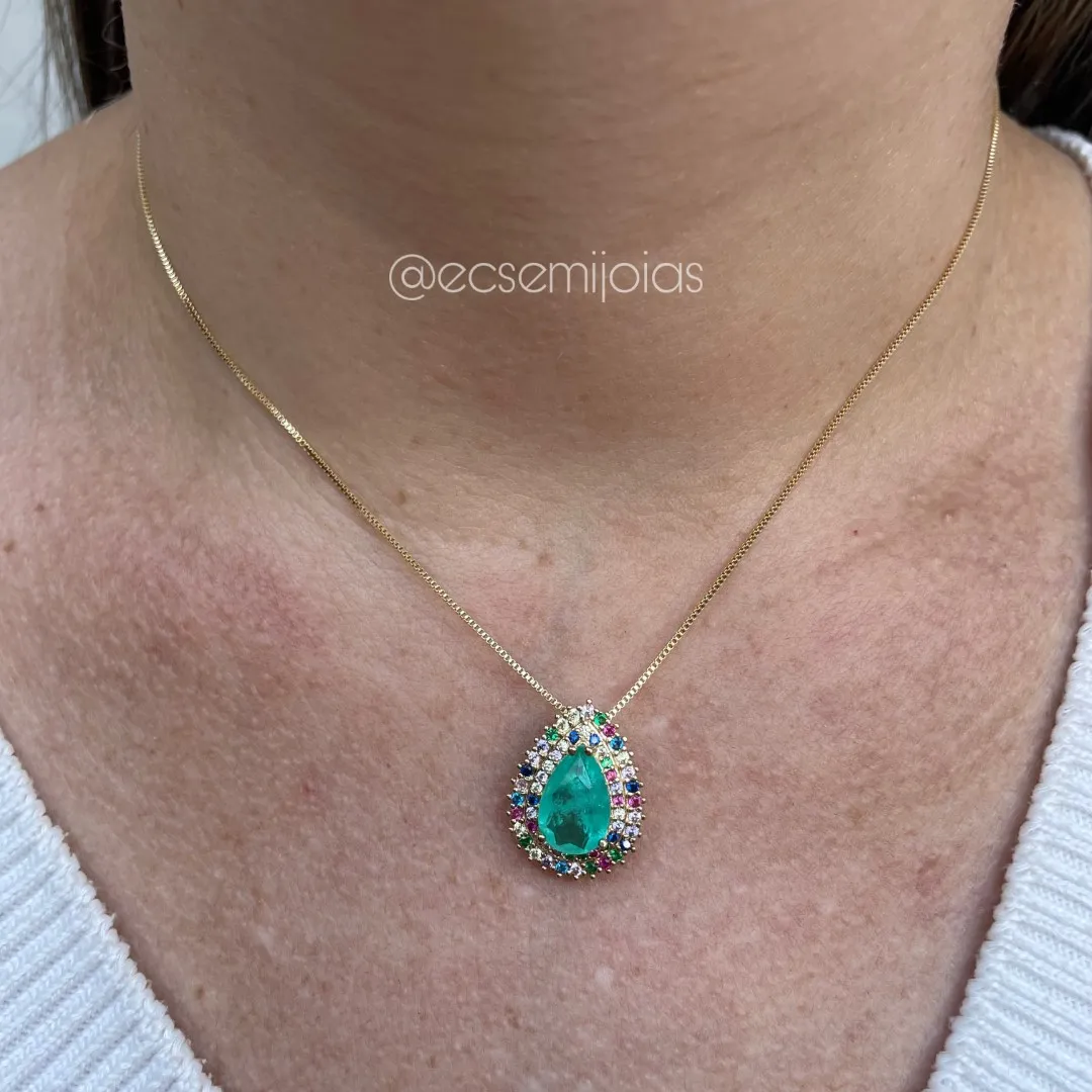 Conjunto de brinco e colar de gota de pedra fusion cravejado colorido em volta - banhado a ouro 18k