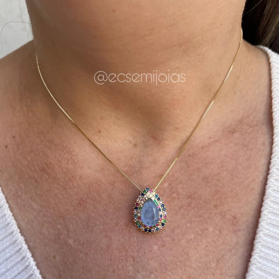 Conjunto de brinco e colar de gota de pedra fusion cravejado colorido em volta - banhado a ouro 18k