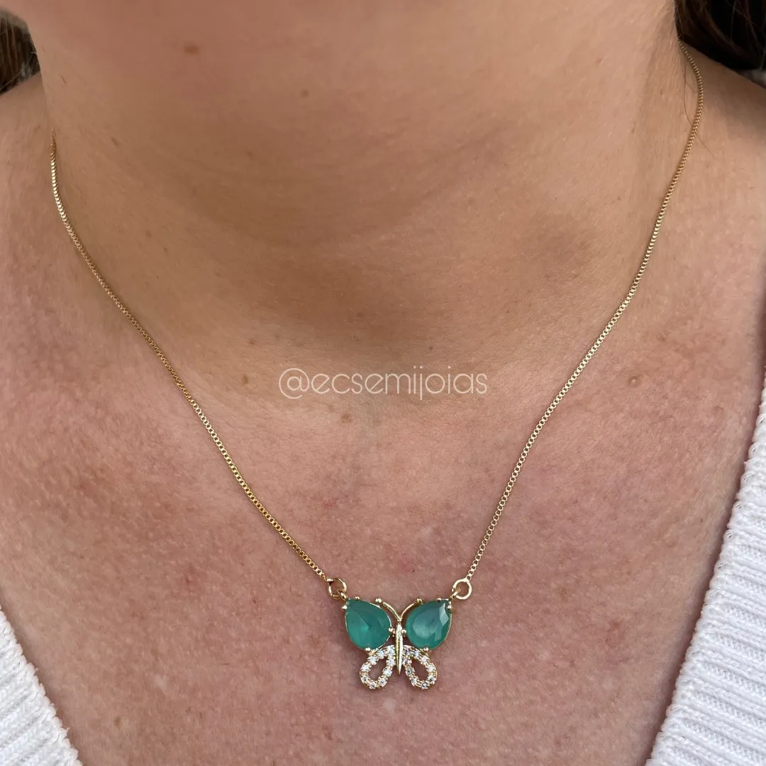 Conjunto de brinco e colar de borboleta com gotas maiores nas asas e cravejado em baixo - banhado a ouro 18k