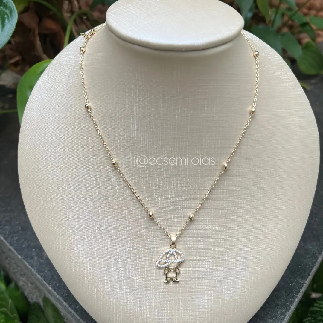 Colar de bolinhas com pingente de menino vazado cravejado - banhado a ouro 18k
