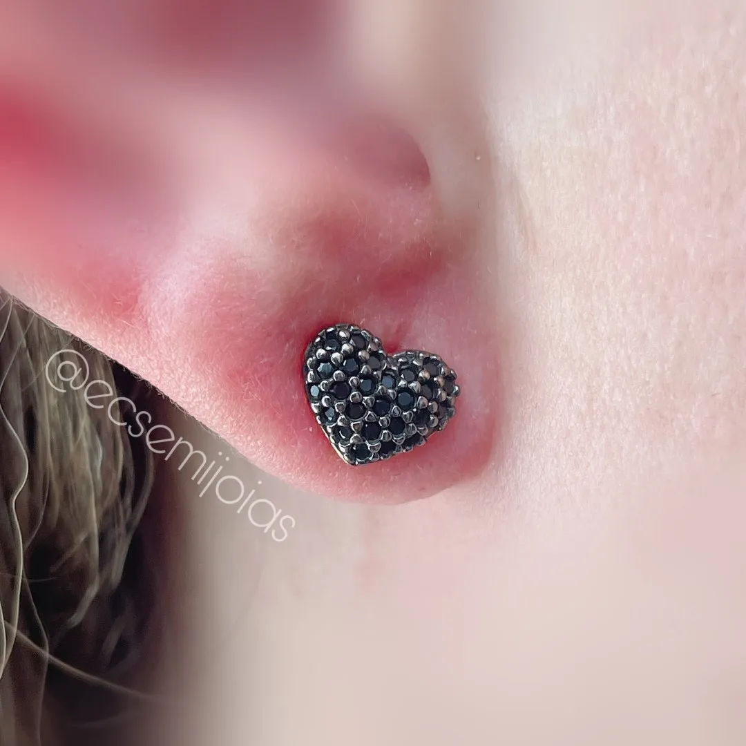 Brinco coração cravejado - banhado a ouro 18k
