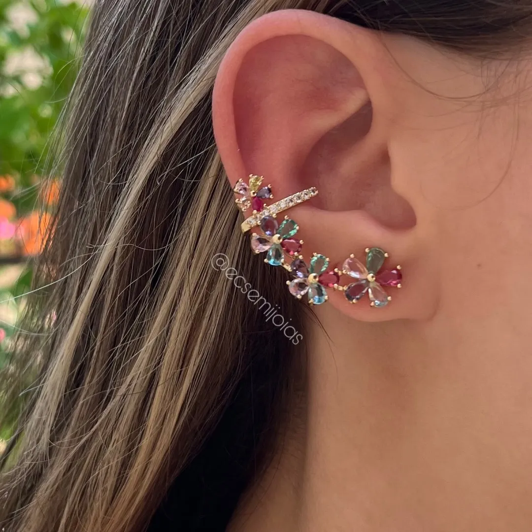 Brinco ear cuff com 4 florzinha com zircônias gotas com aro cravejado - banhado a ouro 18k