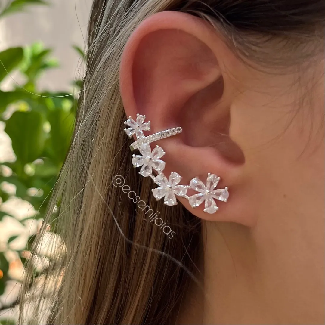 Brinco ear cuff com 4 florzinha com zircônias gotas com aro cravejado - banhado a prata 925