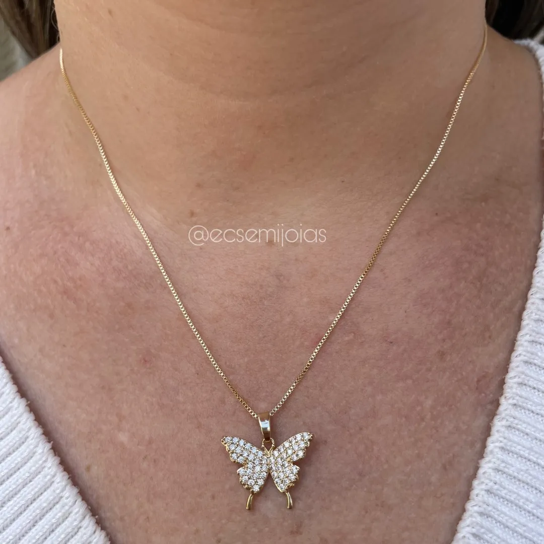 Colar com pingente de borboleta cravejada - 45cm - banhado a ouro 18k