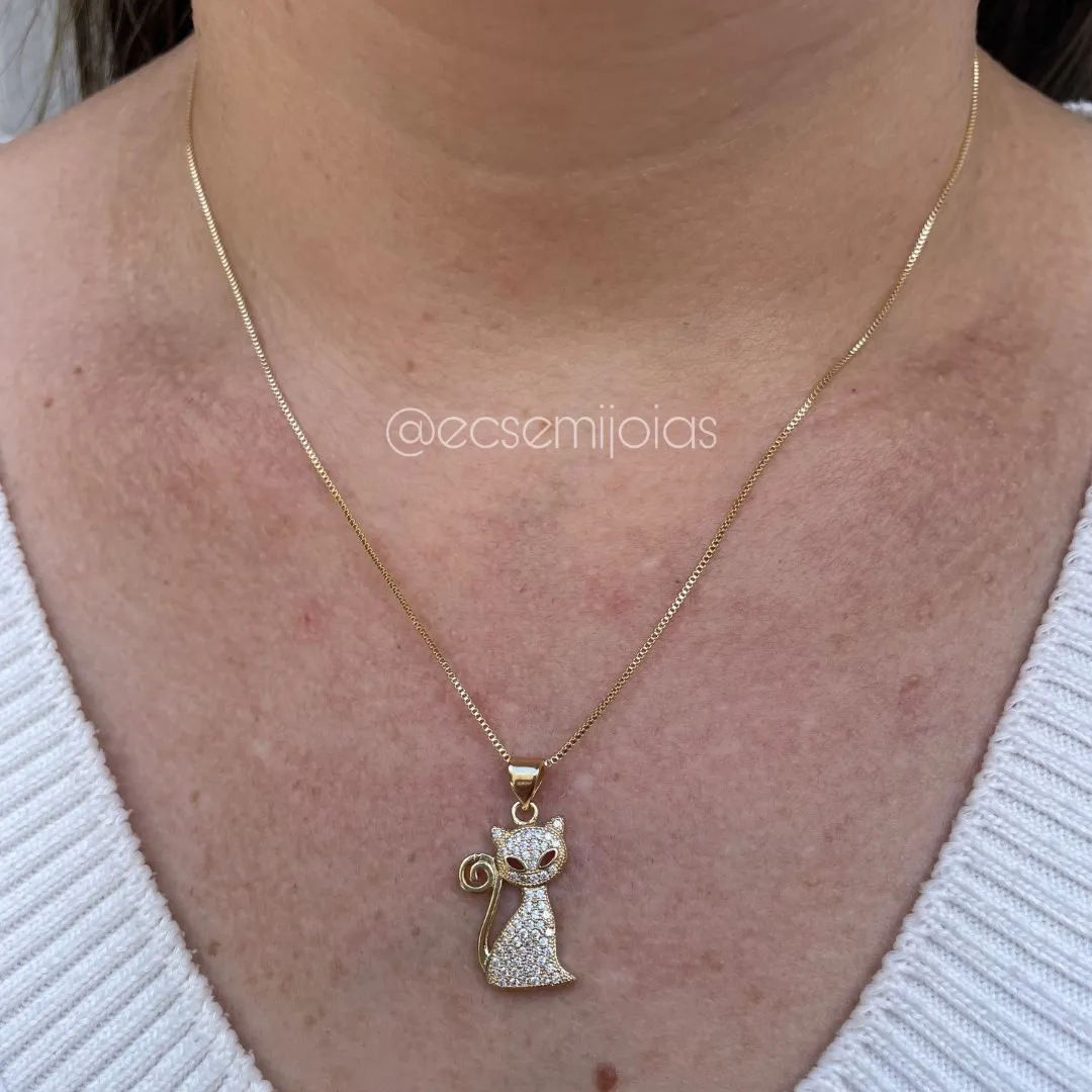 Colar com pingente de gato cravejado - 45cm - banhado a ouro 18k