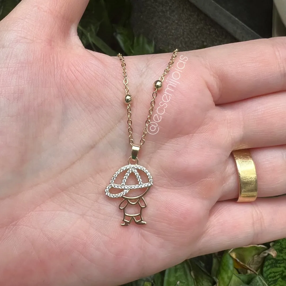 Colar de bolinhas com pingente de menino vazado cravejado - banhado a ouro 18k