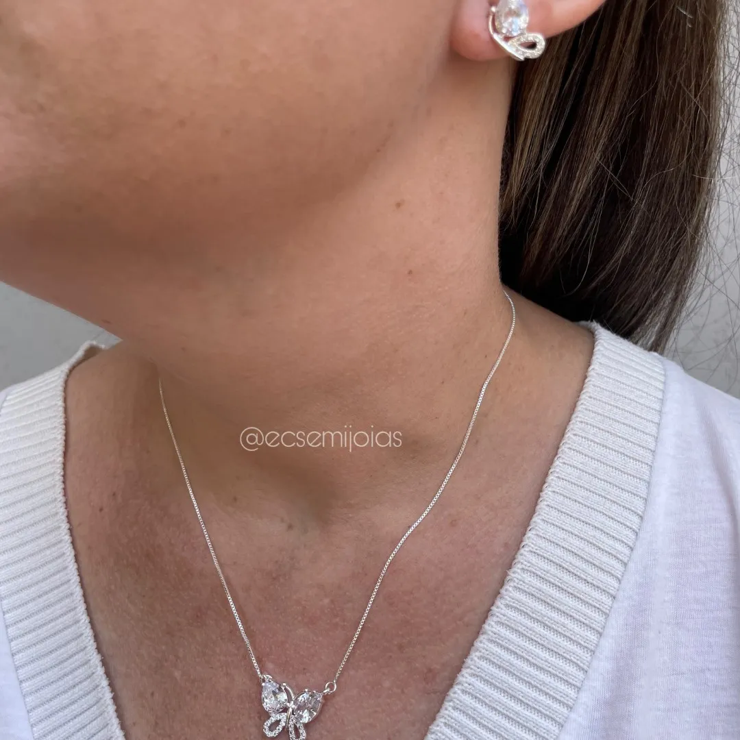 Conjunto de brinco e colar de borboleta com gotas maiores nas asas e cravejado em baixo - banhado a prata 925