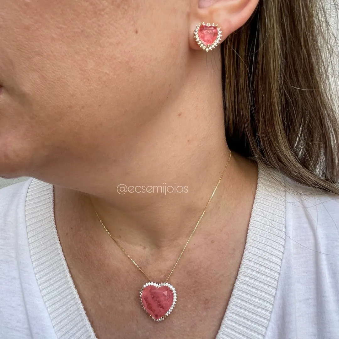 Conjunto de brinco e colar de coração de pedra fusion cravejado em volta - banhado a ouro 18k