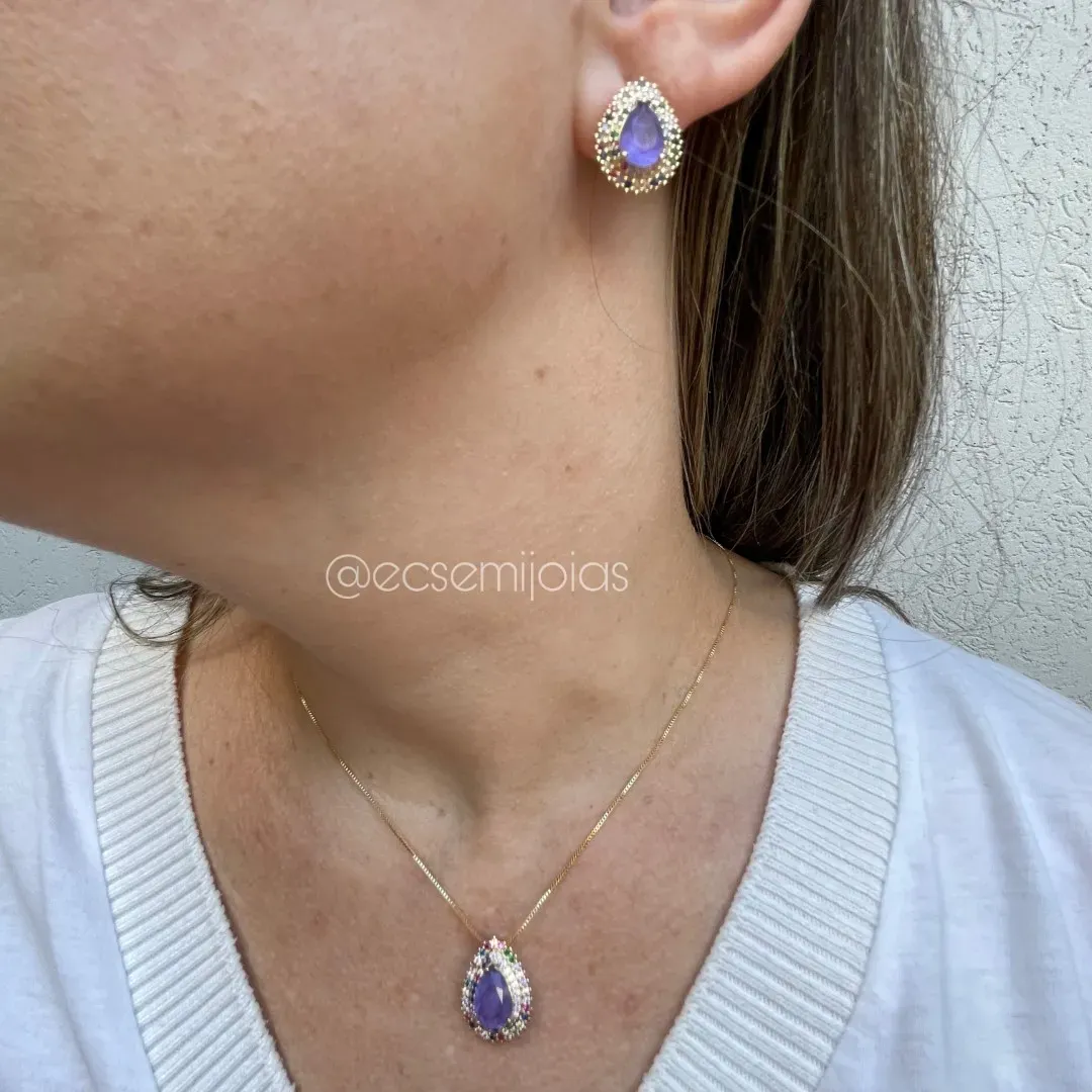 Conjunto de brinco e colar de gota de pedra fusion cravejado colorido em volta - banhado a ouro 18k