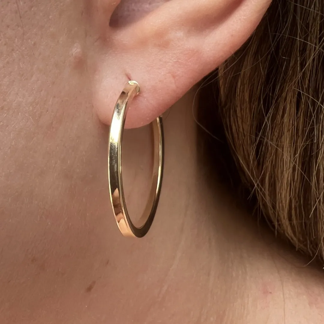 Argola lisa de tubo quadrado - 30mm - banhado a ouro 18k