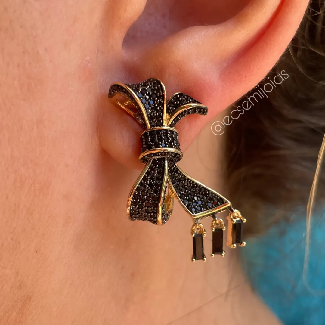 Brinco de laço cravejado - banhado a ouro 18k