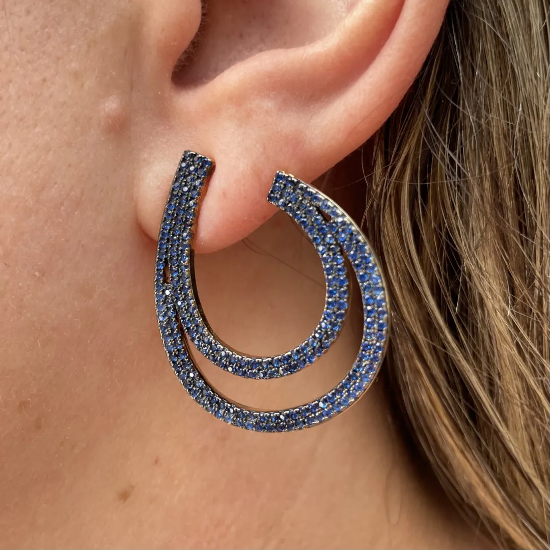 Brinco espiral duplo grande em U cravejado - banhado a ouro 18k