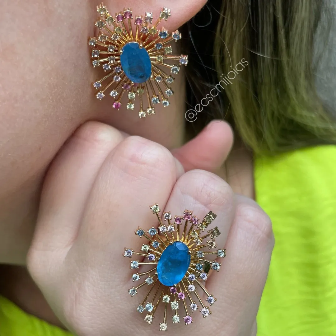 Conjunto anel e brinco com pedra oval fusion no centro com aros vazados em volta com zircônias nas pontas - banhado a ouro 18k