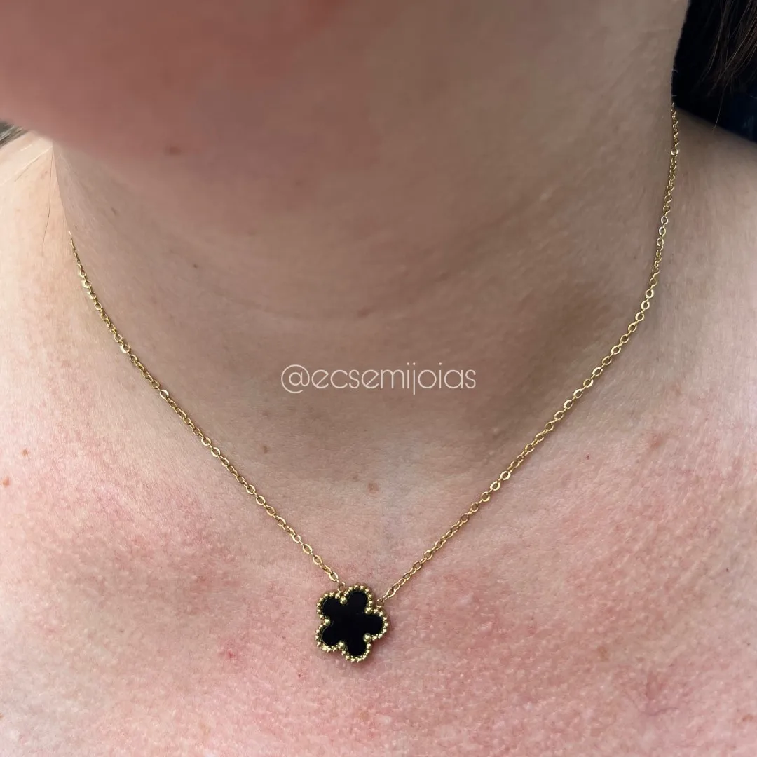 Conjunto de brinco e colar de flor com 5 pétalas - aço dourado