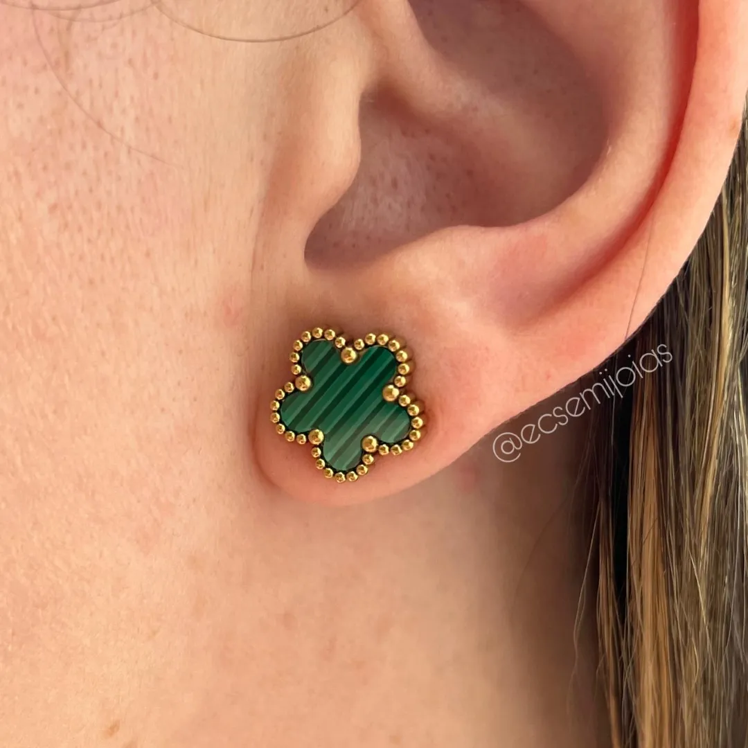 Conjunto de brinco e colar de flor com 5 pétalas - aço dourado