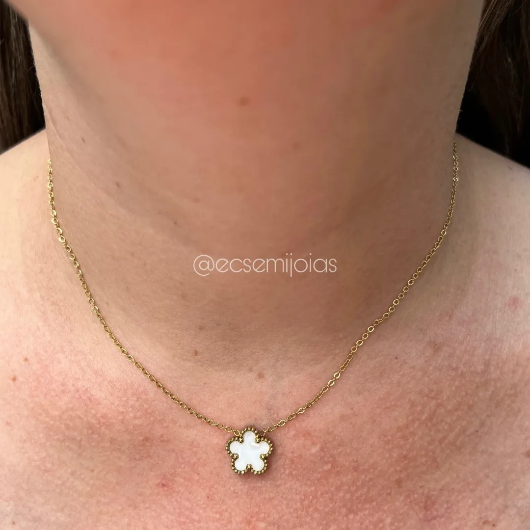 Conjunto de brinco e colar de flor com 5 pétalas - aço dourado