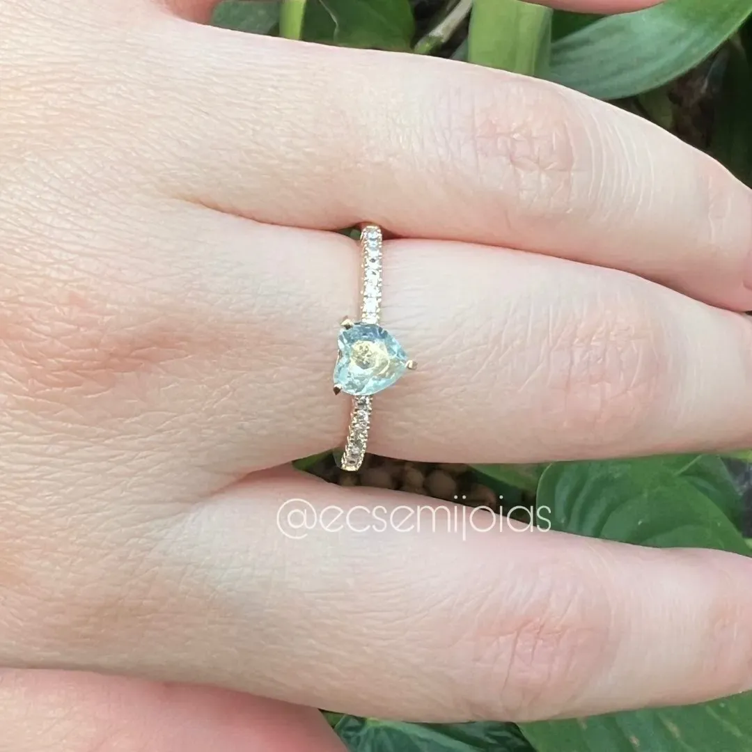 Anel solitário de coração com aro com 1 fileira cravejada  - banhado a ouro 18k