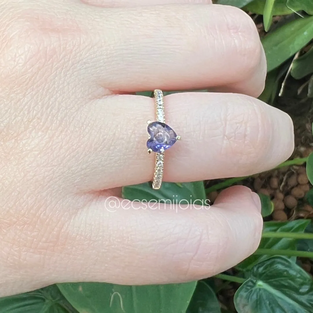 Anel solitário de coração com aro com 1 fileira cravejada  - banhado a ouro 18k