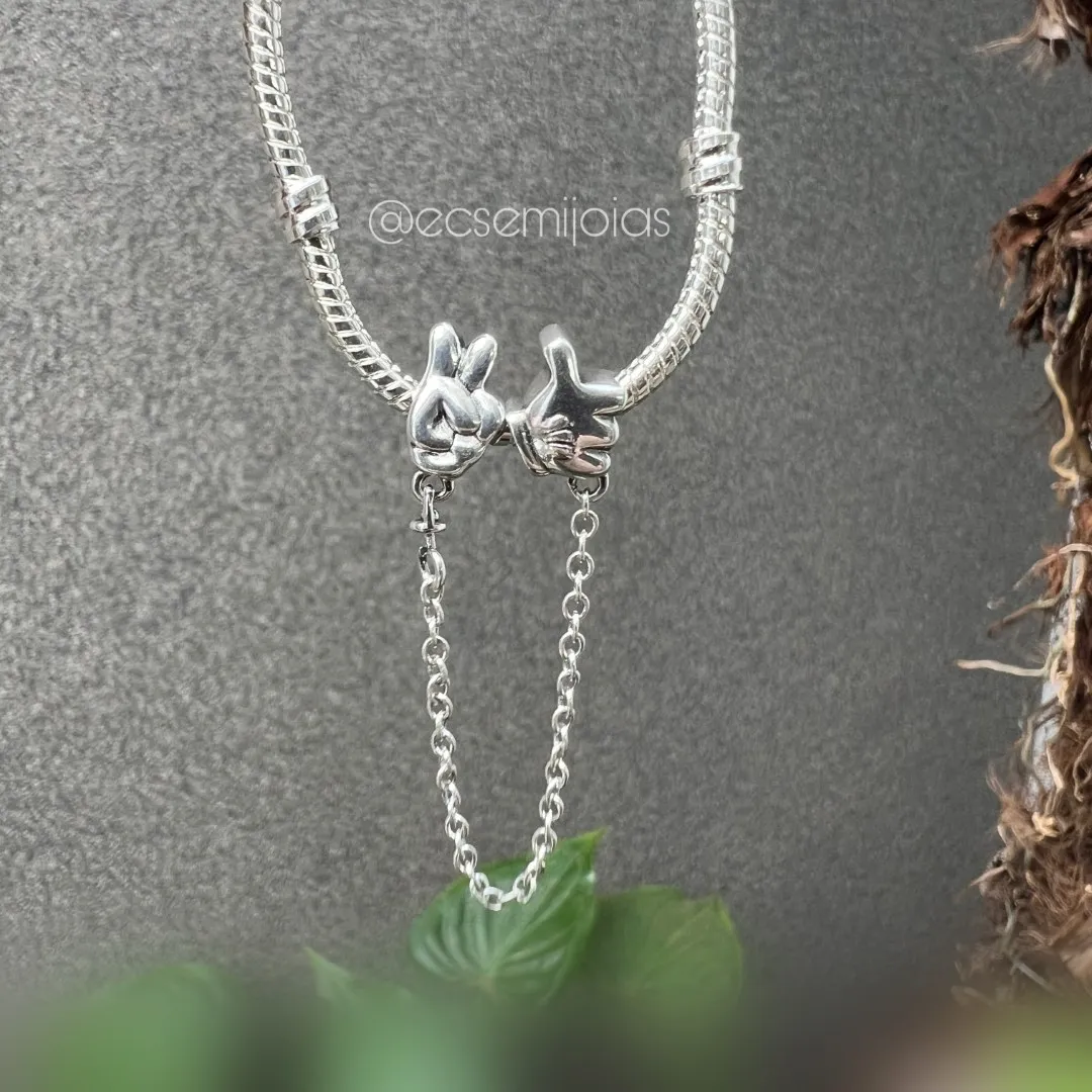 Berloque de corda com mãos do Mickey - banhado a ródio branco