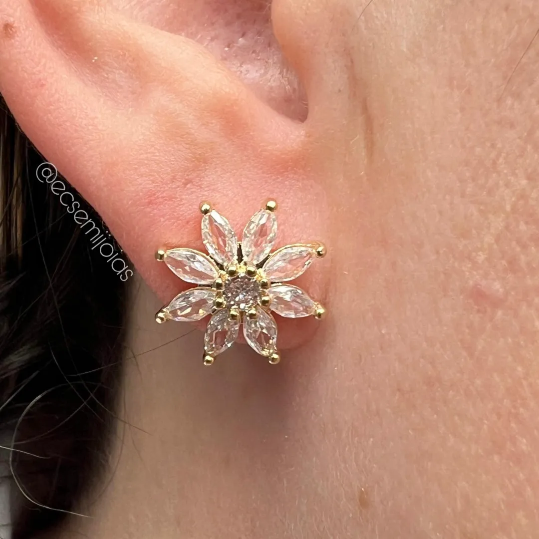 Brinco de flor com zircônias navetes - banhado a ouro 18k