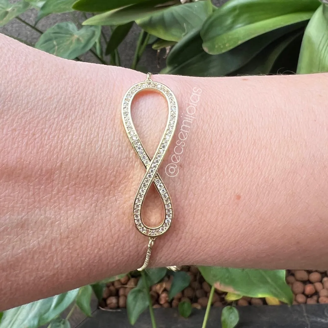 Pulseira com infinito cravejado disforme ajustável - banhado a ouro 18k