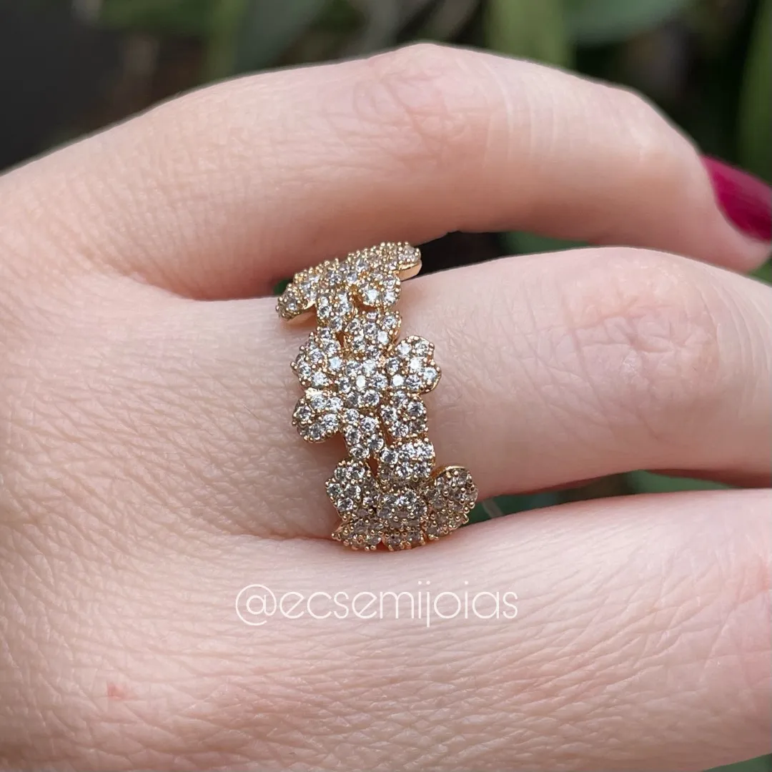 Anel com 3 florzinhas cravejadas - banhado a ouro 18k