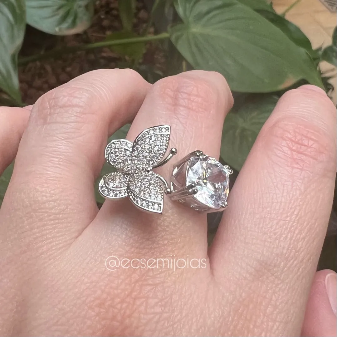 Anel com borboleta cravejada e 1 zircônia 10mm - banhado a ródio branco