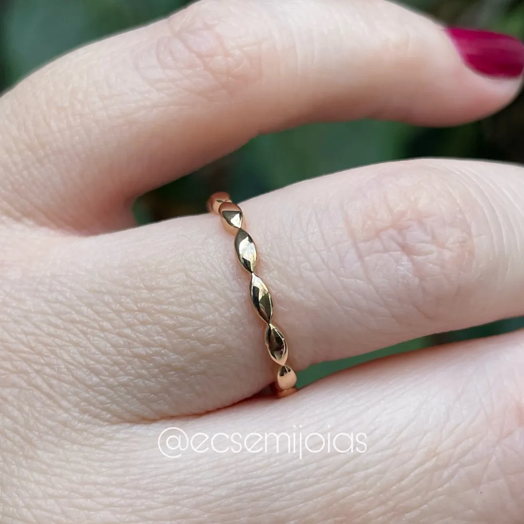 Anel com elos ovais lisos - banhado a ouro 18k
