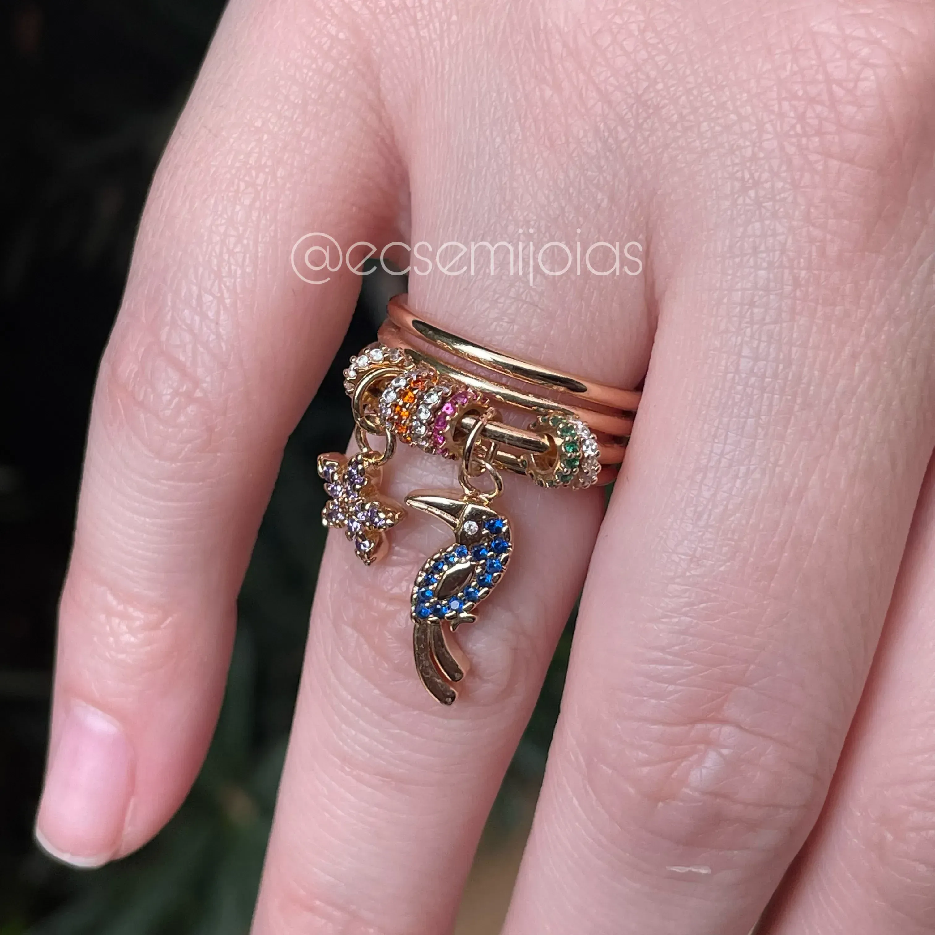 Anel com tucano, estrela e rodinhas cravejadas - banhado a ouro 18k