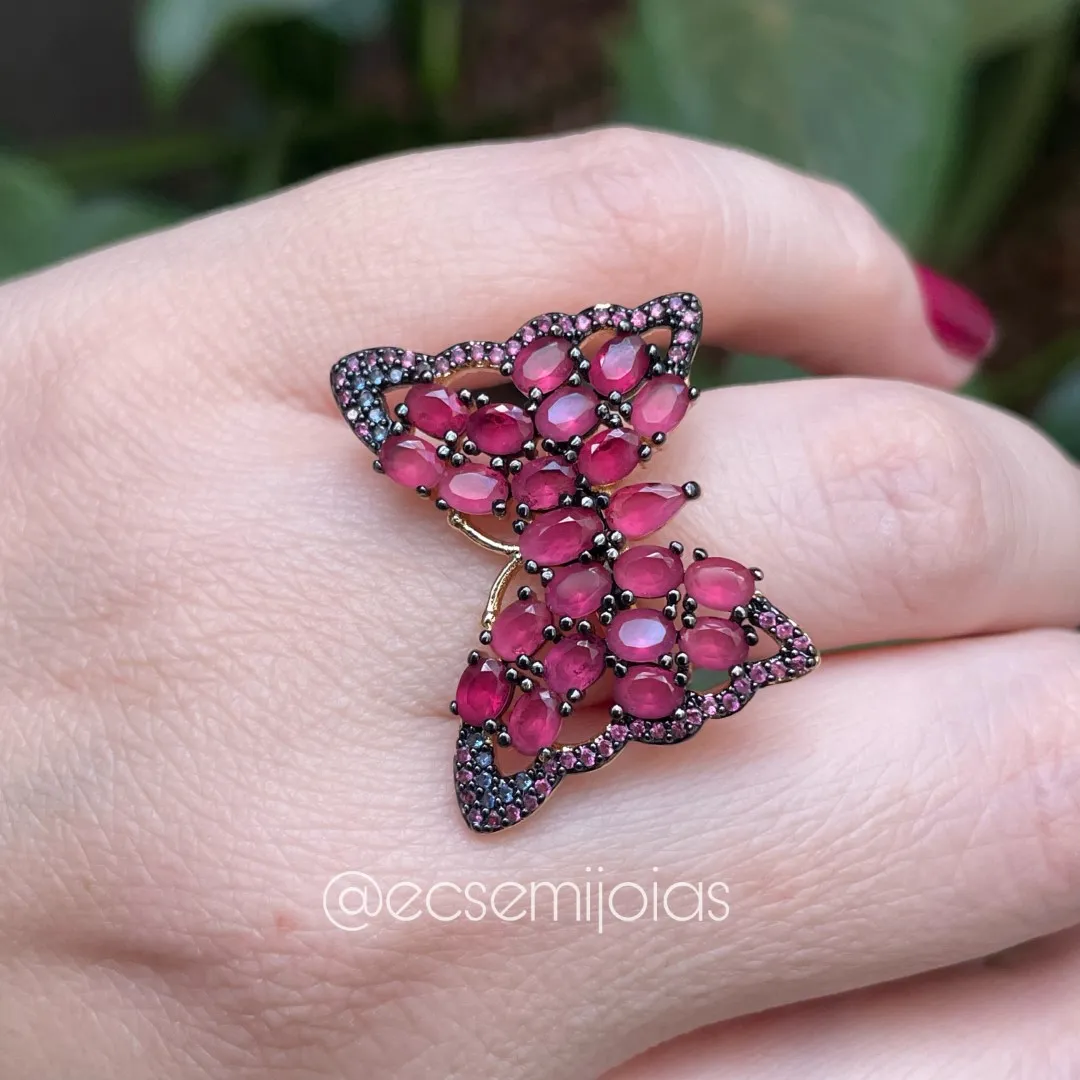 Anel de borboleta colorida com pedras ovais e cravejado nas bordas - banhado a ouro 18k