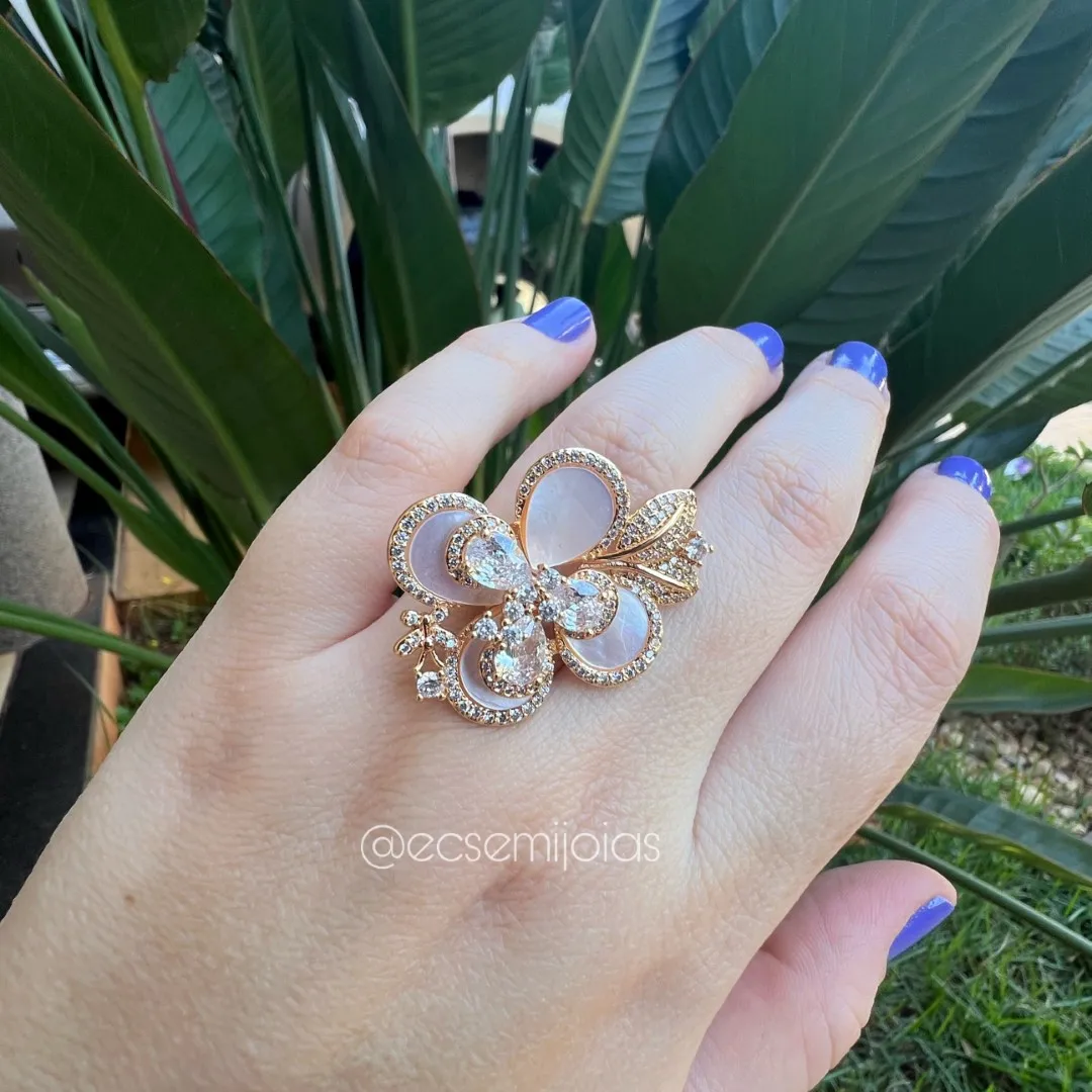 Anel de borboleta com madrepérola cravejado em volta - banhado a ouro 18k