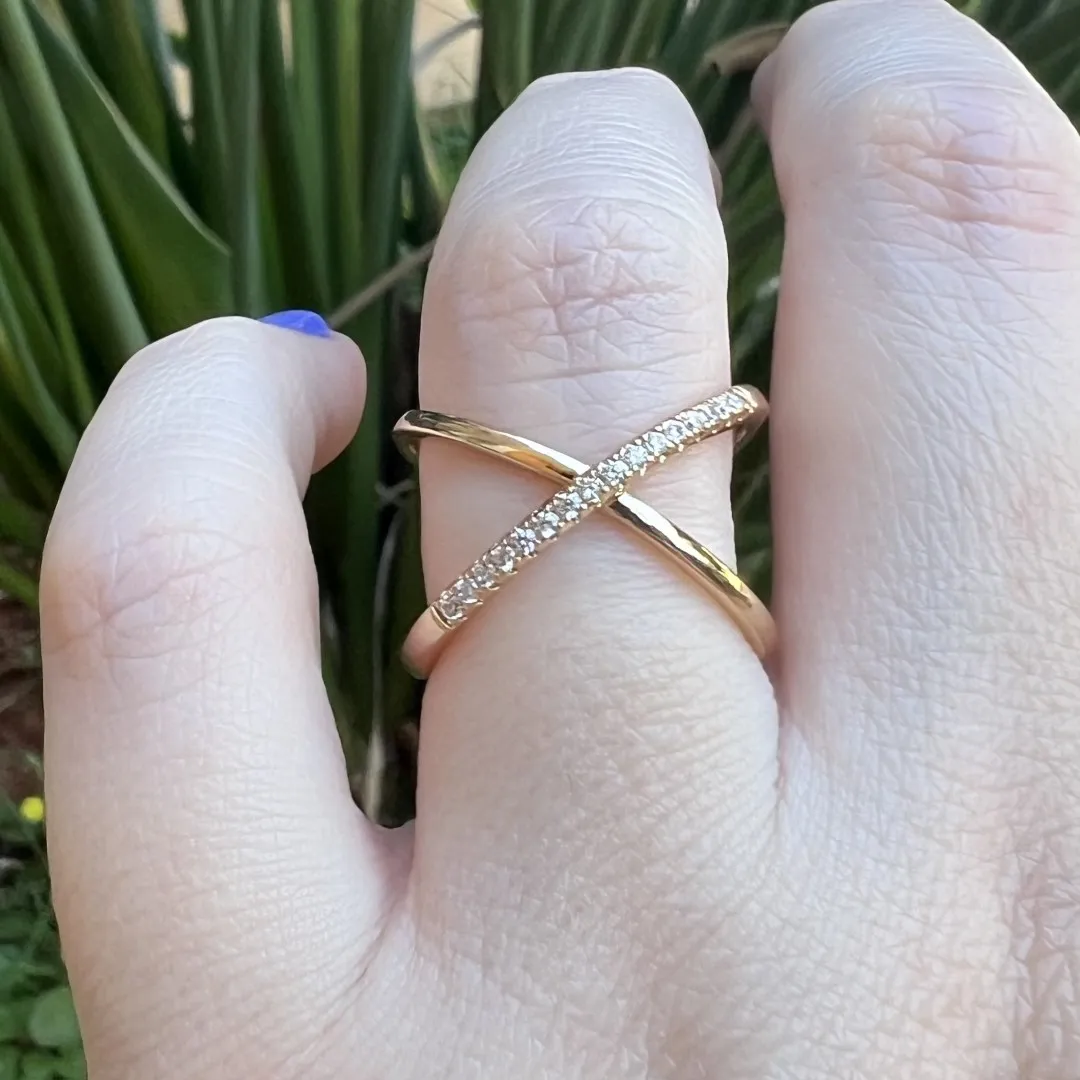 Anel de X com 1 aro cravejado e outro liso - banhado a ouro 18k