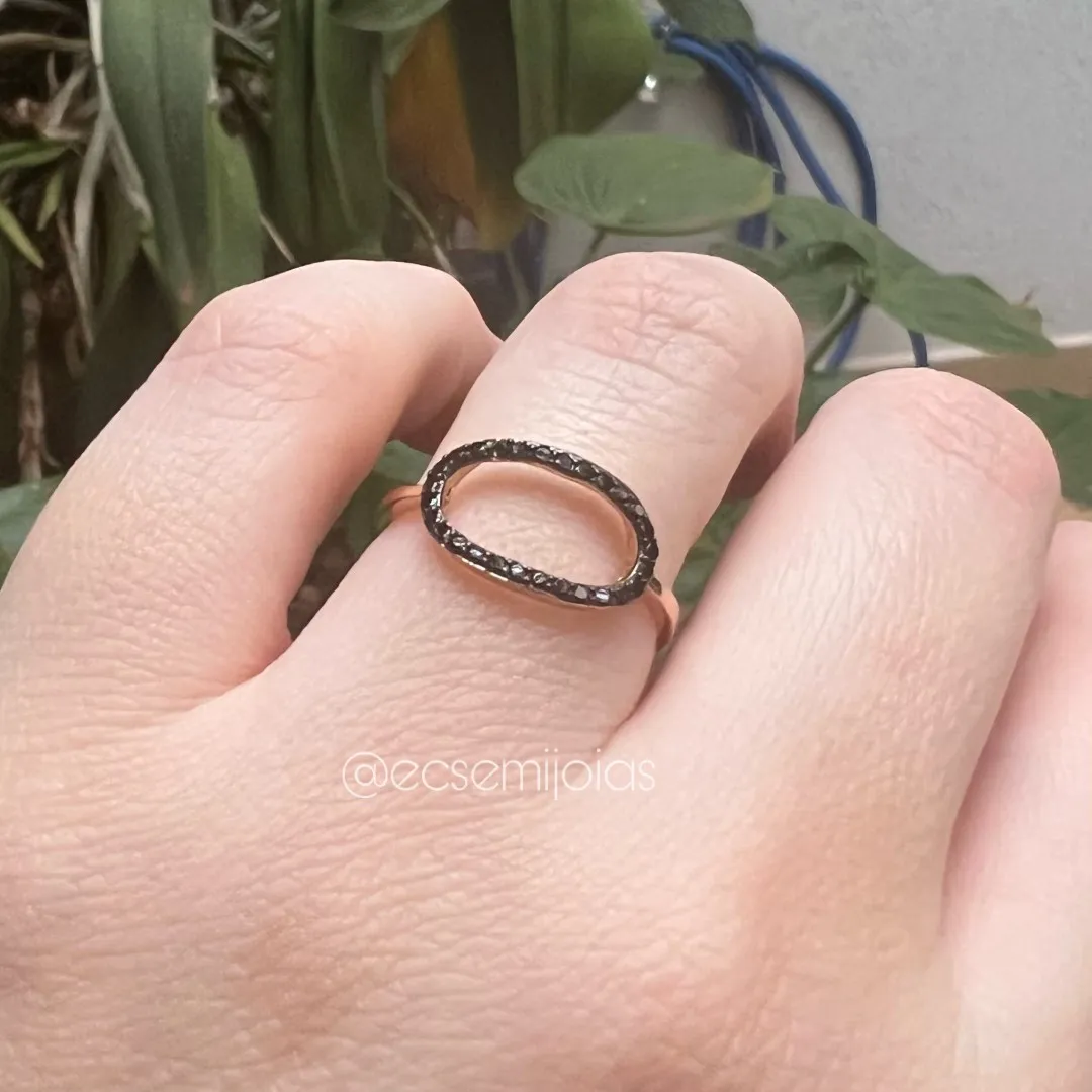 Anel oval vazado cravejado - banhado a ouro 18k