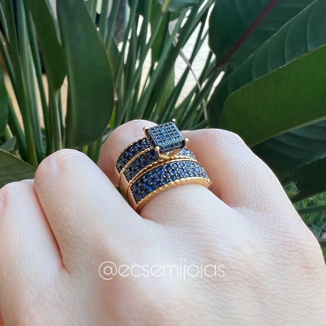 Anel trio cravejado com chuveiro quadrado carvejado e aros cravejados - banhado a ouro 18k