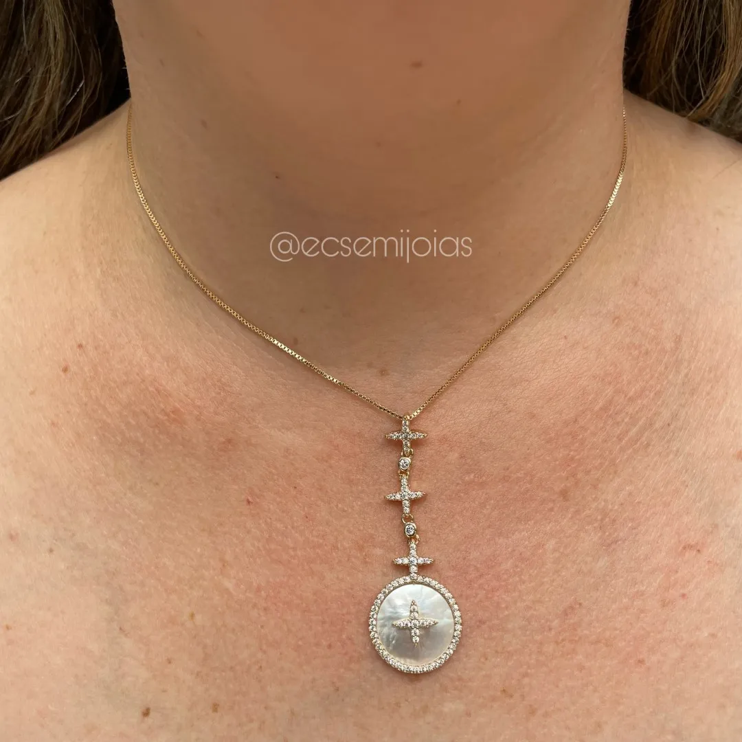 Colar gravata com estrelas cravejadas e madrepérola redonda com estrela cravejada dentro  - 40cm + extensor - banhado a ouro 18k