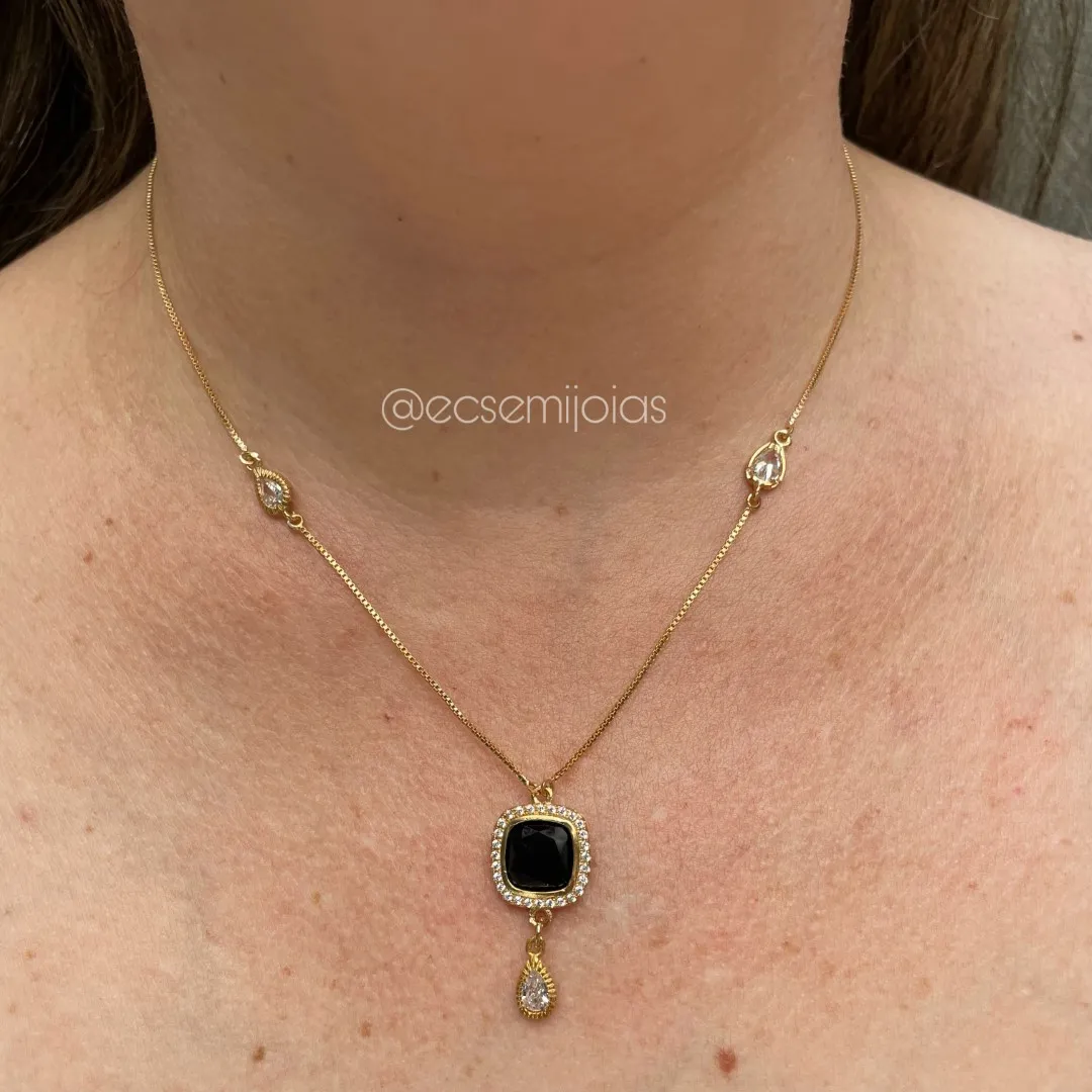 Colar longo gravata com zircônias gotas e pedra quadrada no centro cravejado em volta  - 55cm + extensor - banhado a ouro 18k