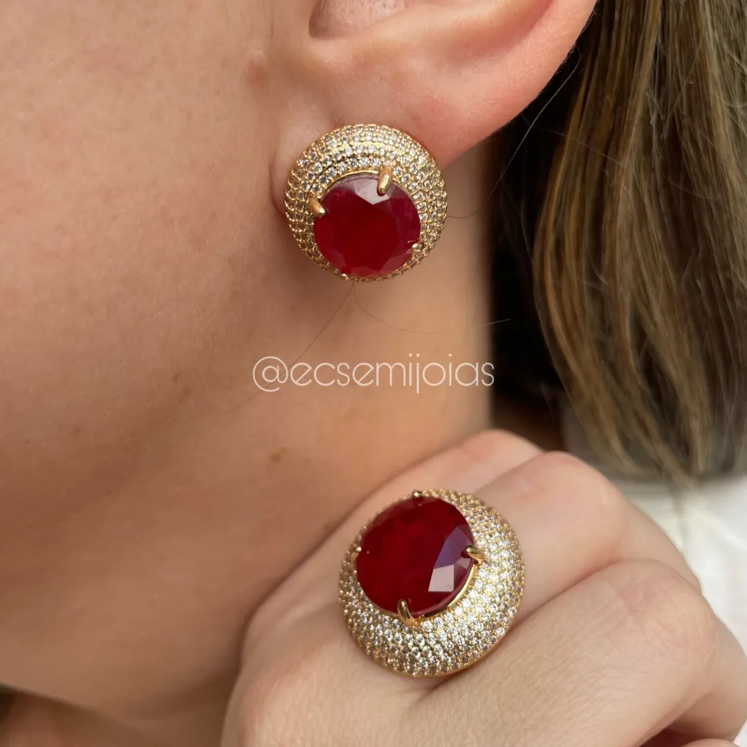 Conjunto de anel e brinco com pedra redonda grande no centro cravejado em volta - banhado a ouro 18k