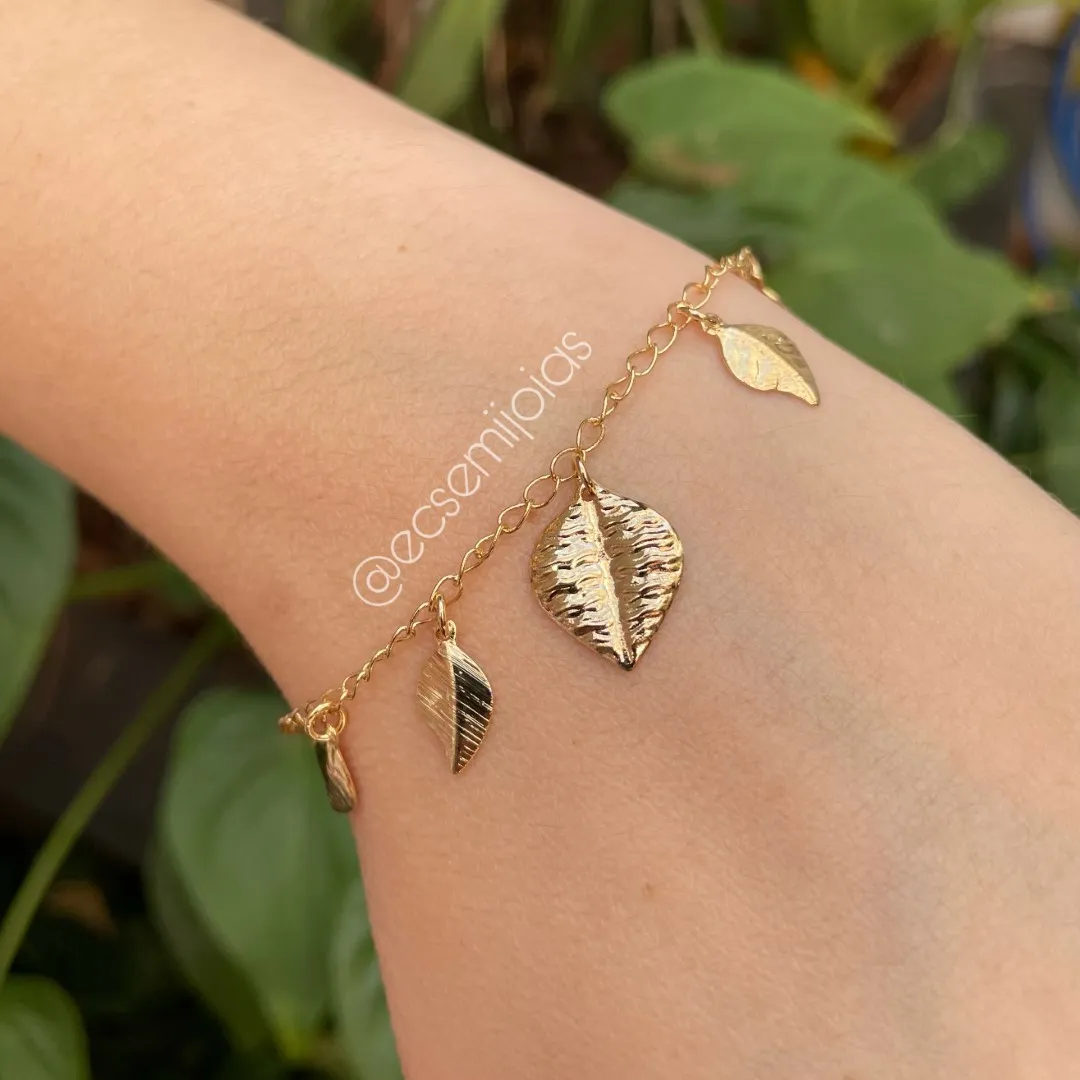 Pulseira com 5 olhas lisas penduradas - 18cm - banhado a ouro 18k