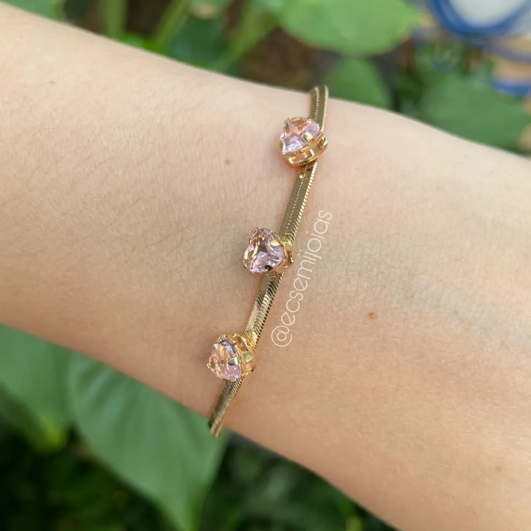 Pulseira de fita 3mm com 3 corações de zircônia - 19cm  + extensor - banhado a ouro 18k