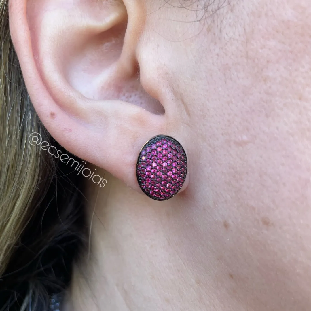 Brinco oval cravejado - banhado a ouro 18k