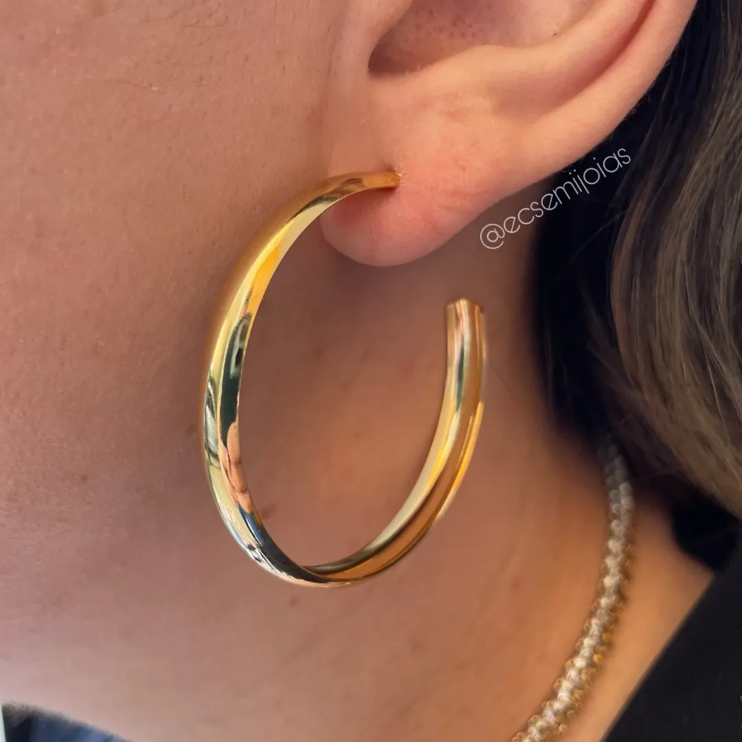 Argola lisa polida - 8mm x 4,5cm - banhado a ouro 18k