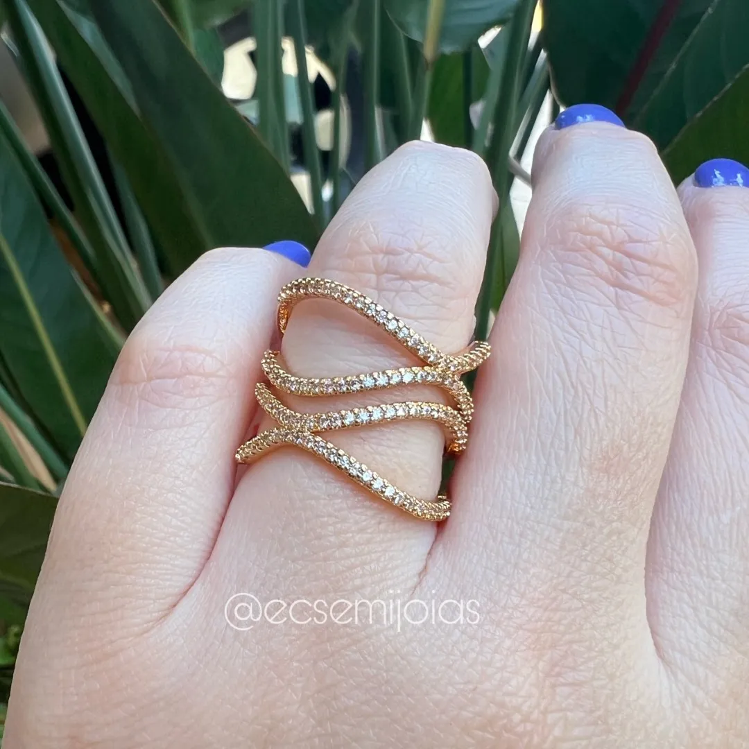 Anel com aros vazados cravejados - banhado a ouro 18k