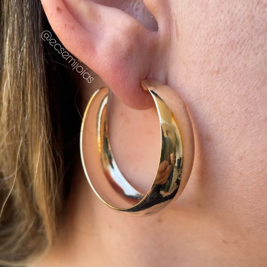 Argola abaulada mais grossa 14mm lisa e polida - 4cm - banhado a ouro 18k