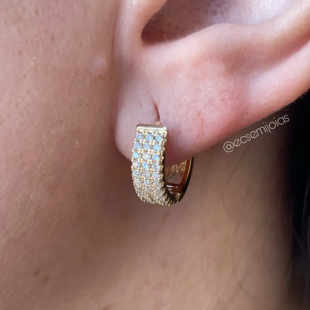 Argola com 3 fileiras cravejadas -16mm - banhado a ouro 18k