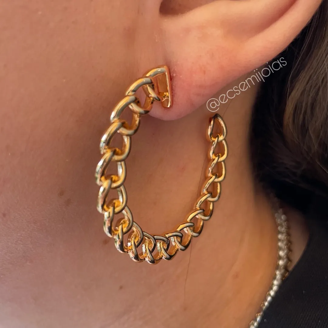 Argola de elos maiores lisos vazados - 4,5cm - banhado a ouro 18k