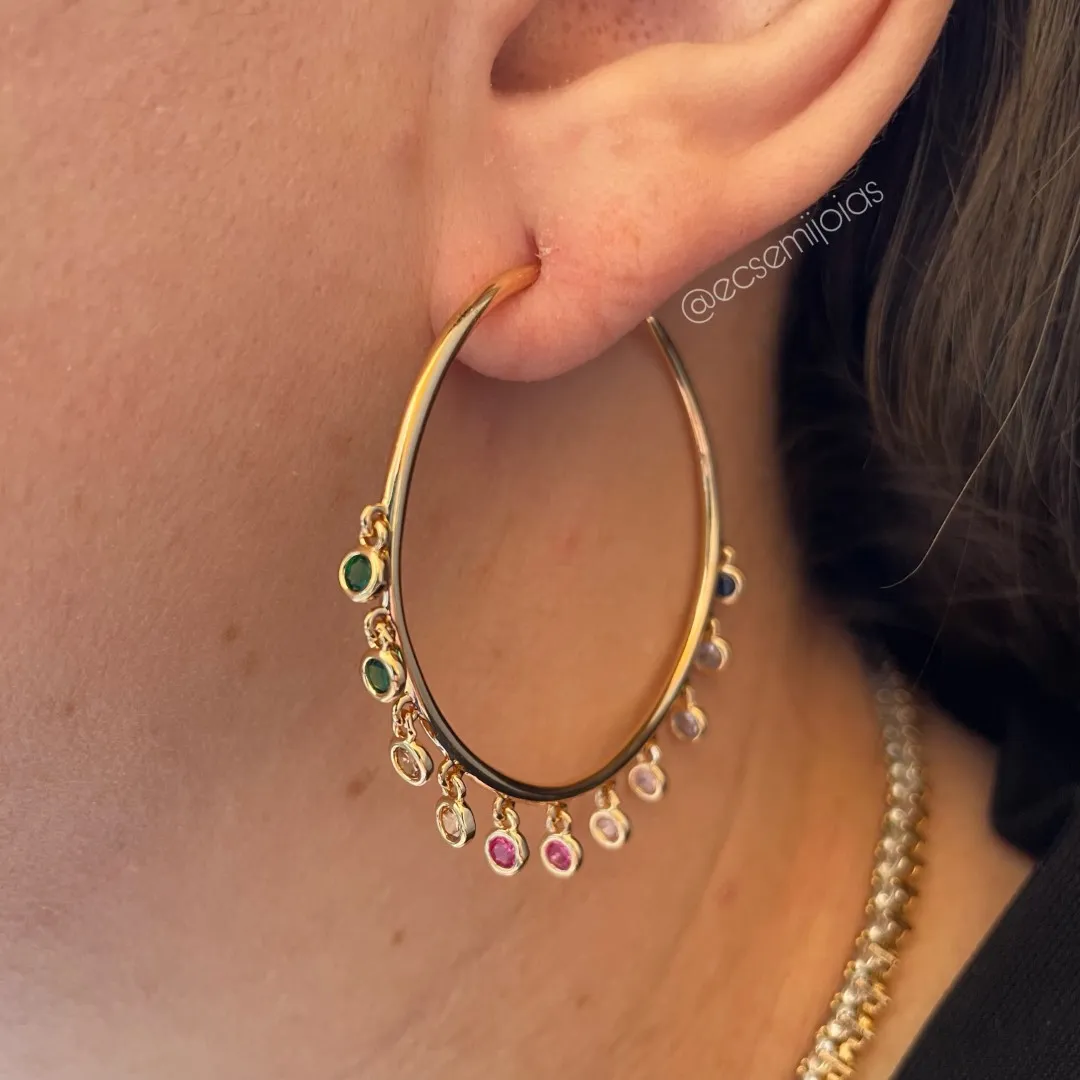 Argola lisa com zircônias penduradas - 4cm - banhado a ouro 18k