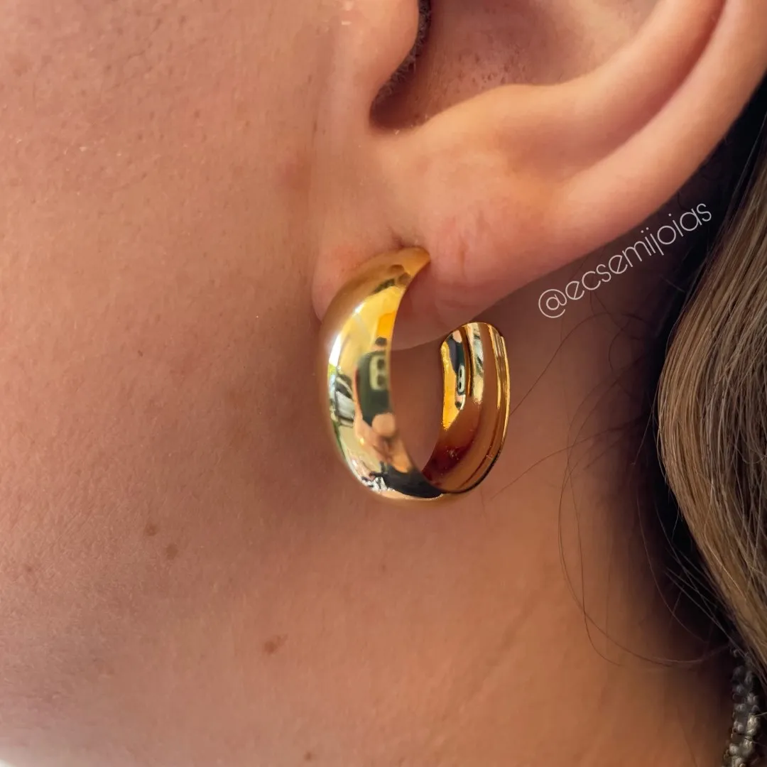 Argola mais grossa lisa polida - 8x25mm - banhado a ouro 18k