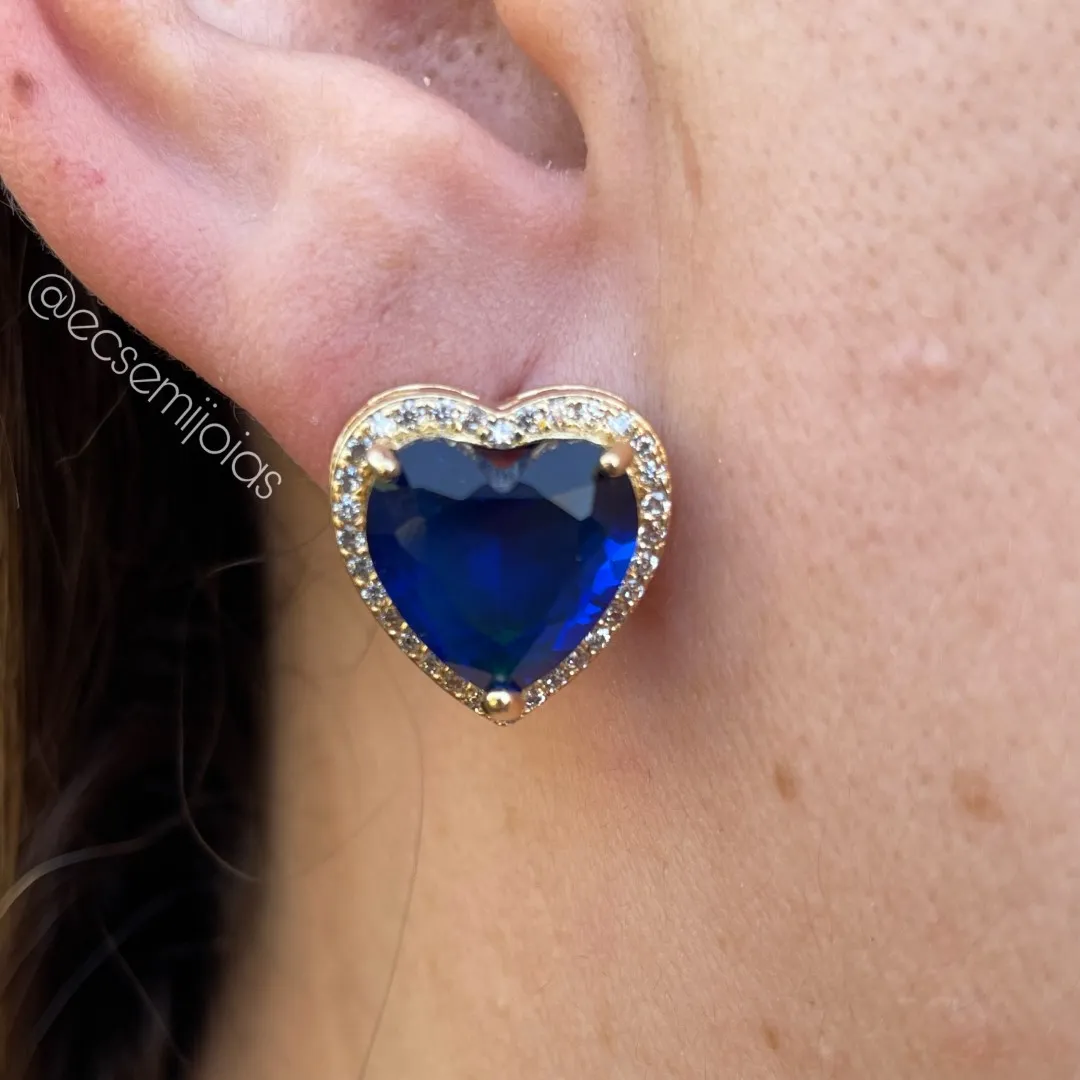 Brinco com zircônia coração grande 12mm no centro cravejado em volta - banhado a ouro 18k