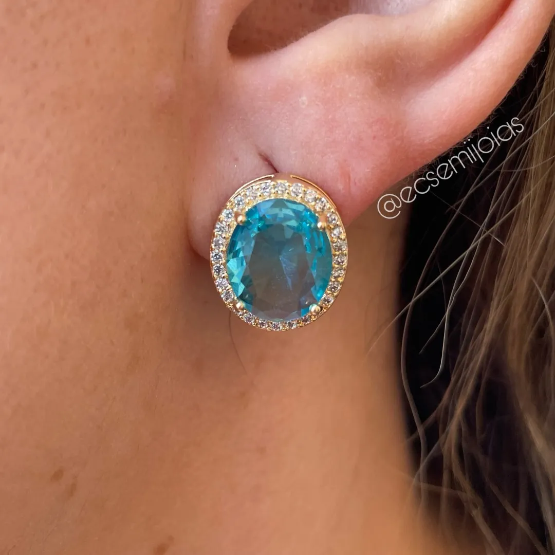 Brinco com zircônia oval grande 10x12mm no centro cravejado em volta - banhado a ouro 18k